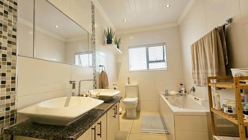 3 Bedroom Property for Sale in Monte Christo Western Cape